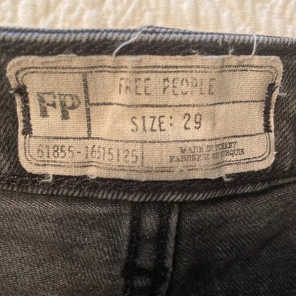 Free People Mid Rise Frayed Hem Jeans Black Zip Fly Size 29 - Picture 8 of 9